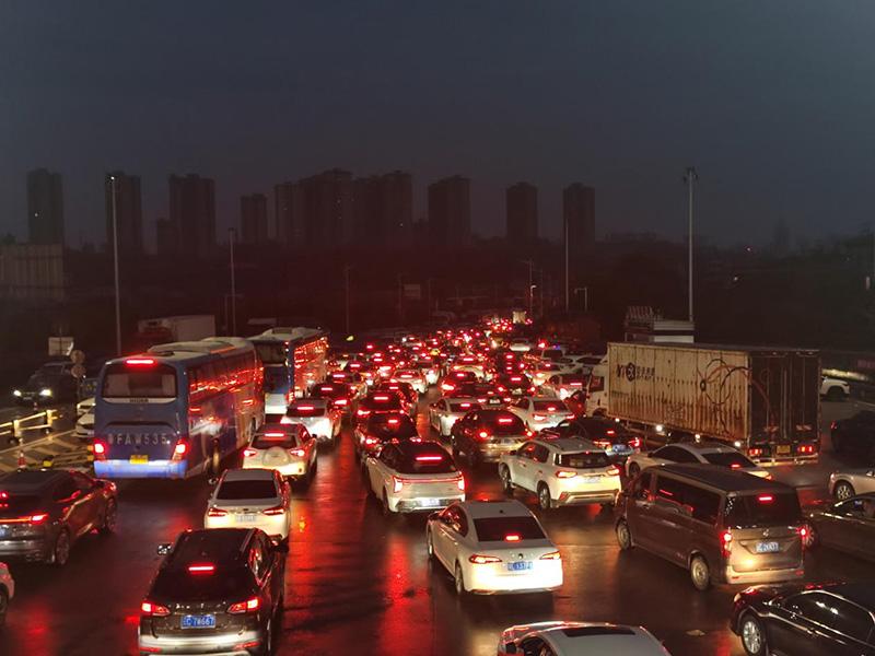 没想到半夜三更我还能吃到热乎乎的泡面,你们真是雪中送炭.